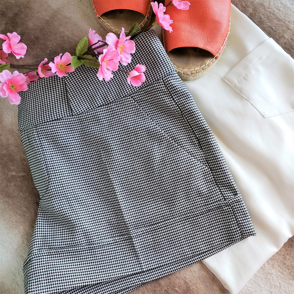 Candie's Pants - Candie's Classic B&W Houndstooth Shorts
